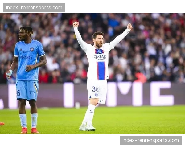 特鲁瓦0-2不敌雷恩,评论认为主队战术僵化,未能针对对手边卫助攻后的空当做文章