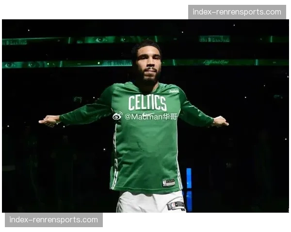 塔图姆超大头照亮相主场，凯尔特人球迷热情欢迎回归